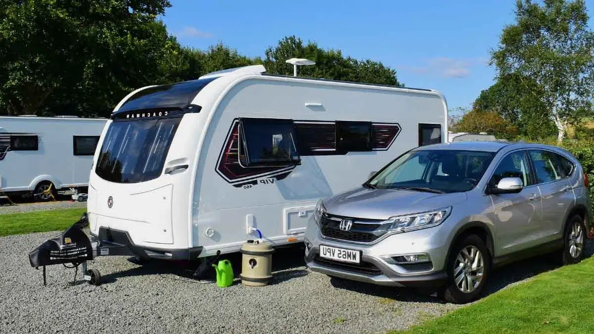 C’est confirmé : une lourde sanction pour les propriétaires de caravane qui laissent leur roulotte dans leur jardin