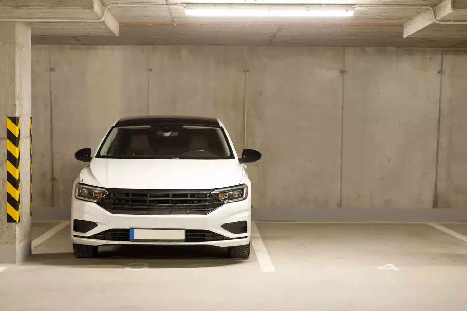 Fatigué de retrouver ma place de parking squattée, j’ai mis en place ce piège légal (et c’est bien plus efficace qu’un mot sur le pare-brise)