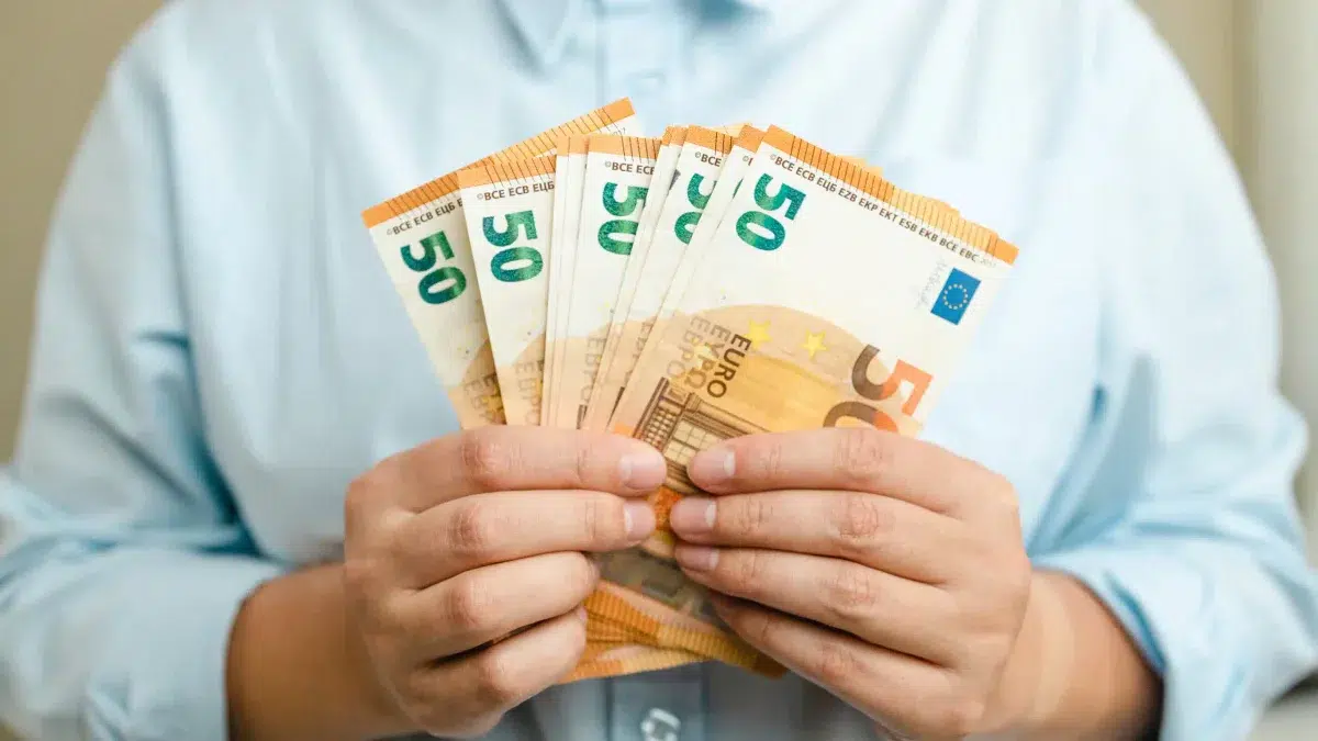 « Je touche 1605 € de retraite sans jamais avoir travaillé grâce à ces règles que peu de français connaissent »