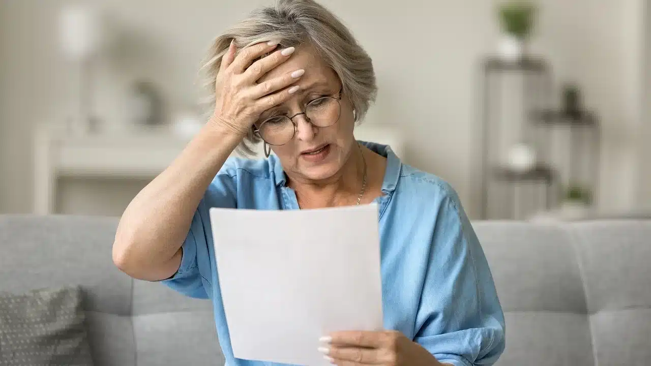 Une retraitée découvre qu’elle n’a plus droit à la pension de réversion à cause de ce détail : « ma retraite de base est pourtant maigrichonne »